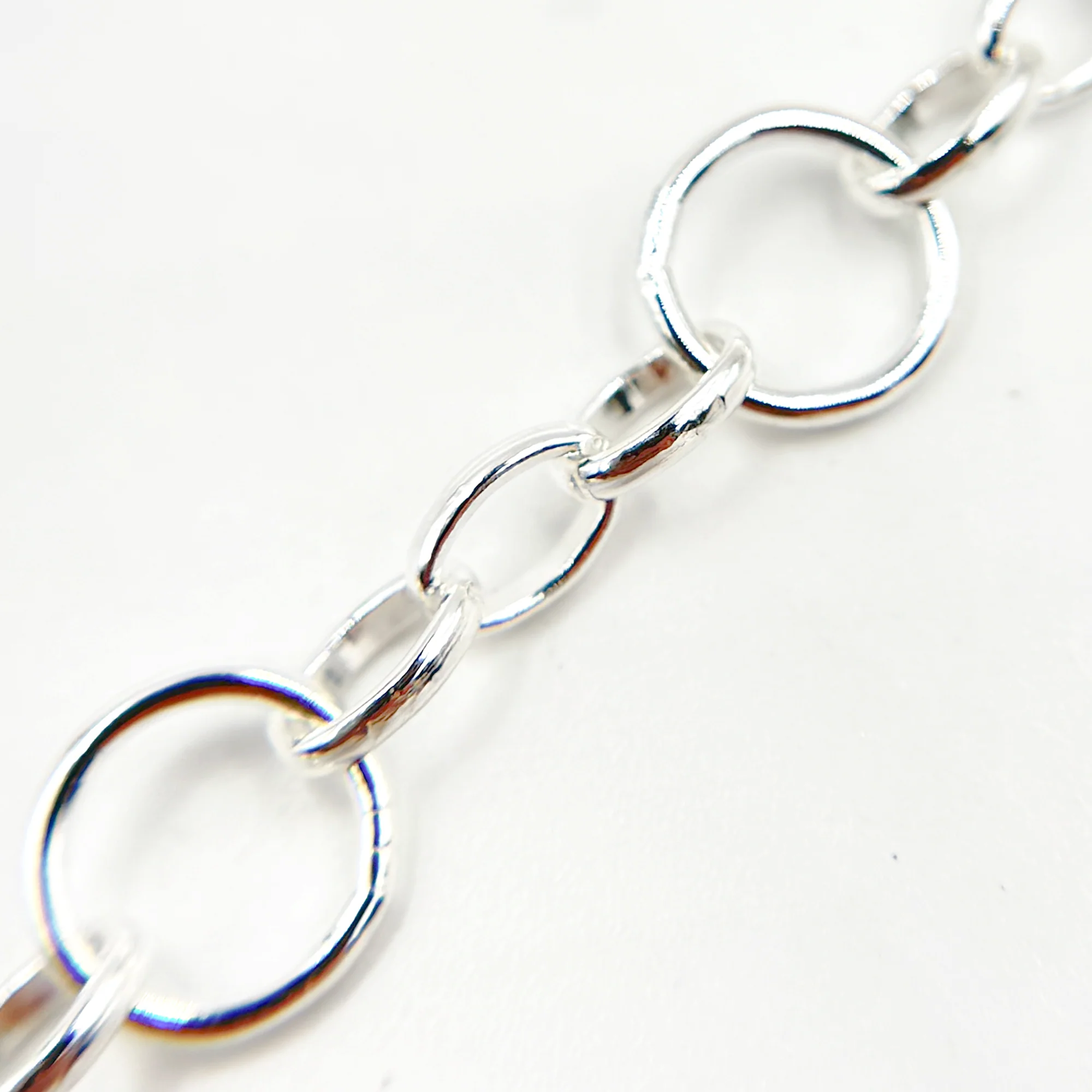 V280SS. Sterling Silver Smooth 1 Round & 3 Oval Link Chain - Image 4