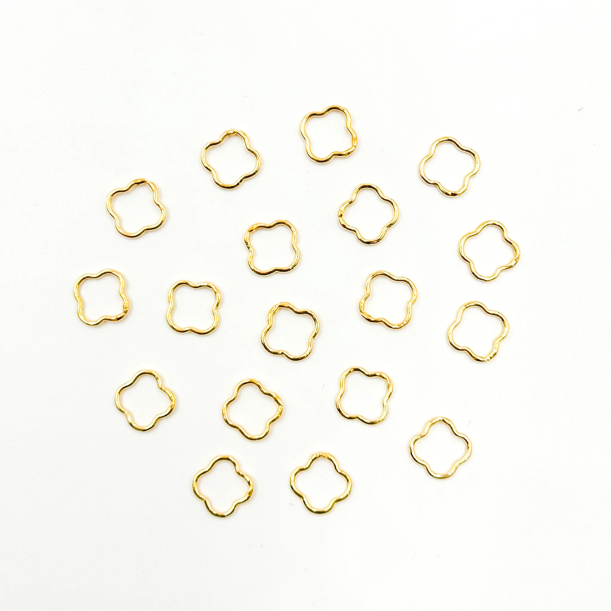 V293MGF. 14k Gold Filled Clover Charm - Image 6