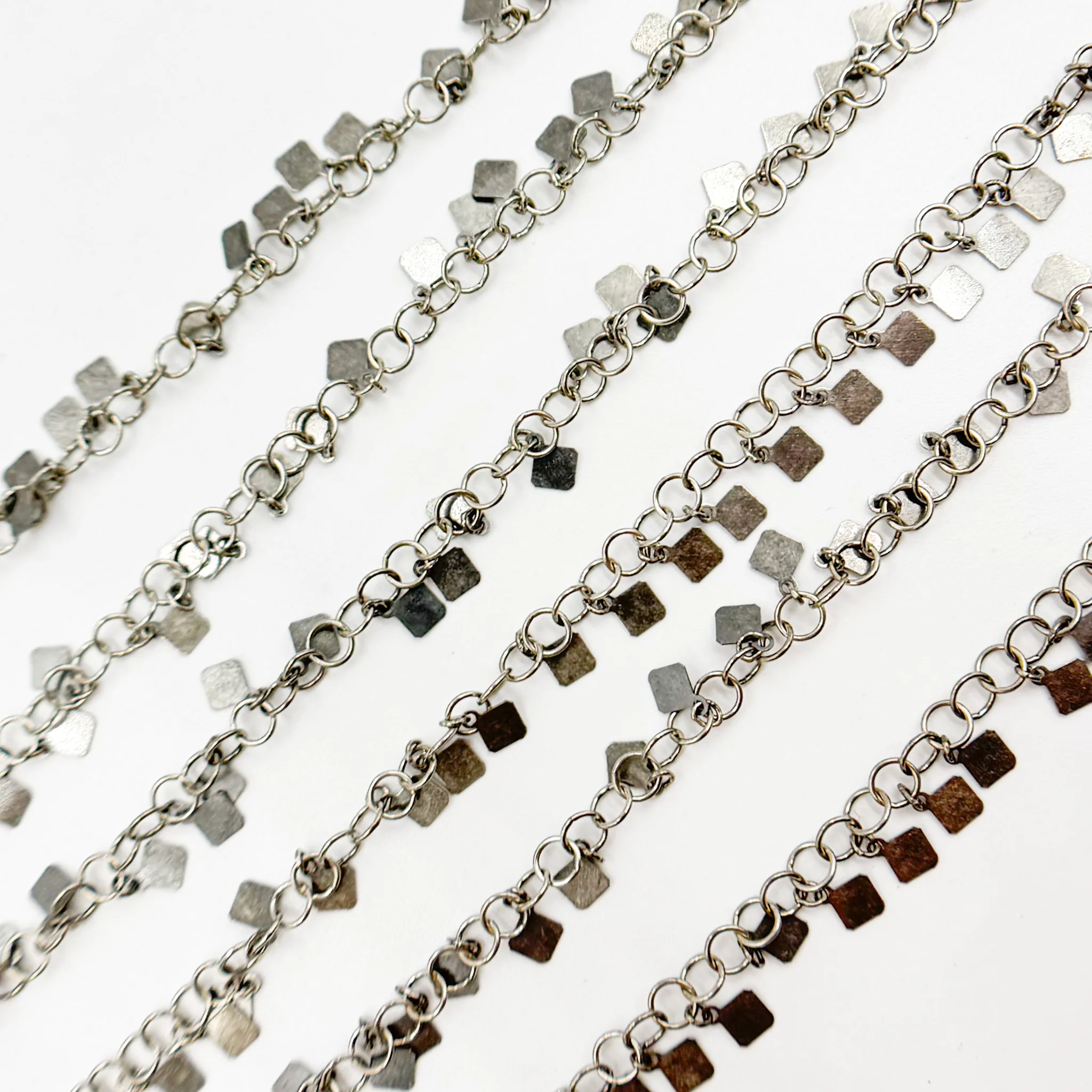 V74OX. Oxidized Silver Dangle Square Chain - Image 2