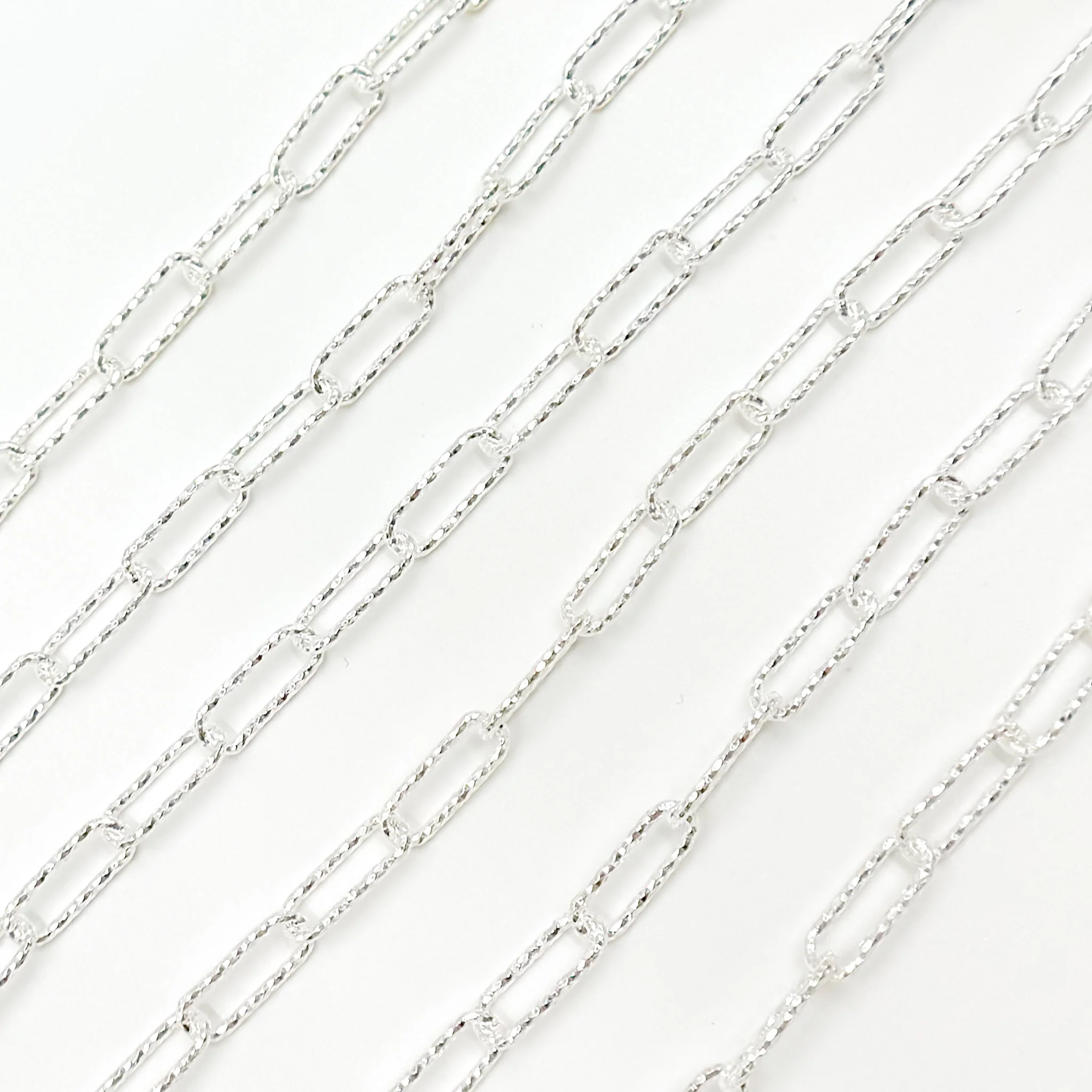 V8FDSS. Sterling Silver Hammered Paperclip Chain - Image 5