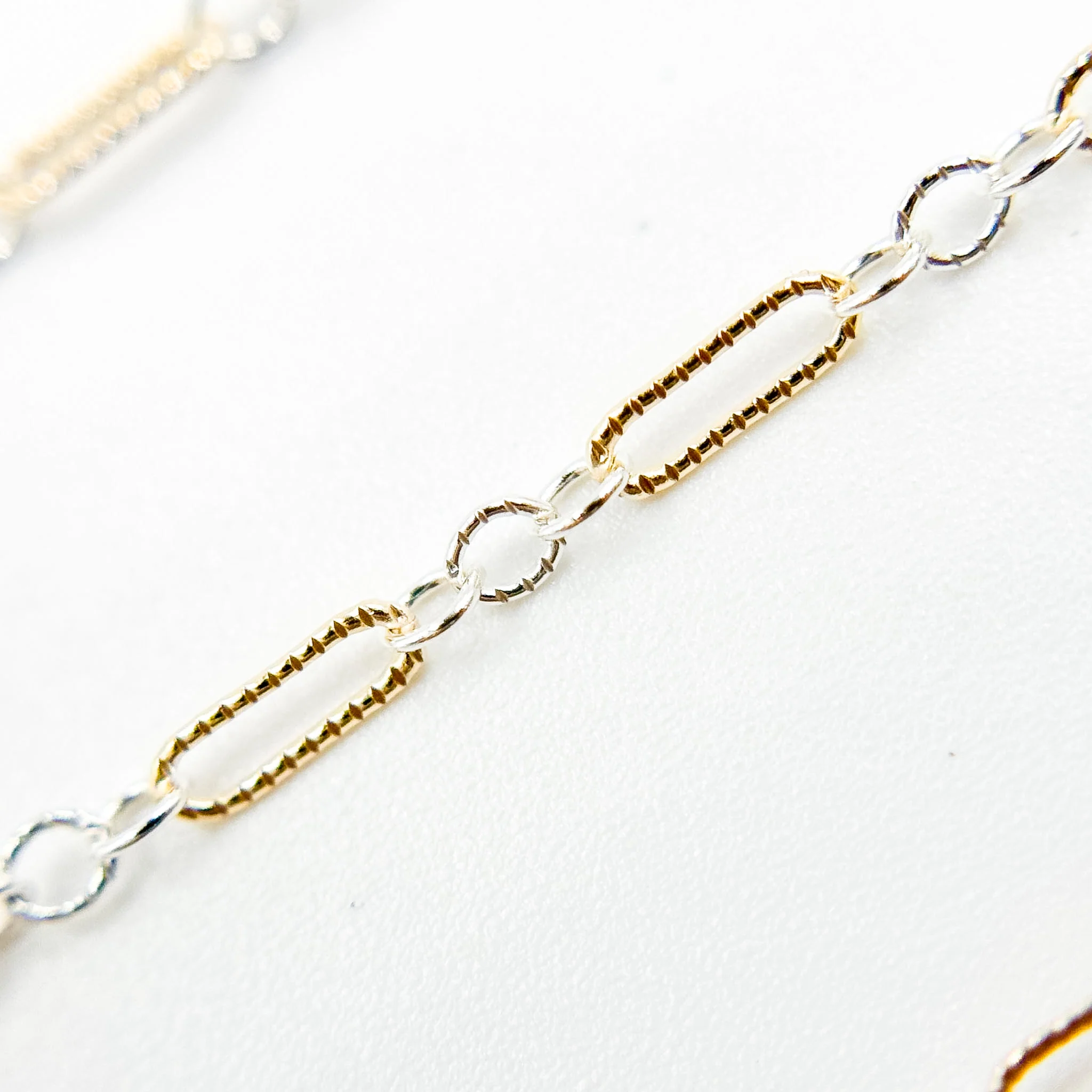 XM/1003K. 14K Gold Filled and Sterling Silver Knurled Link Chain – Long & Short Pattern - Image 2