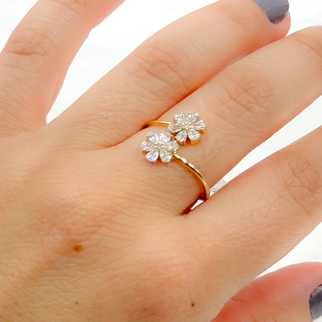 ZGG687. 14k Solid Gold Diamond Flower Ring - Image 3